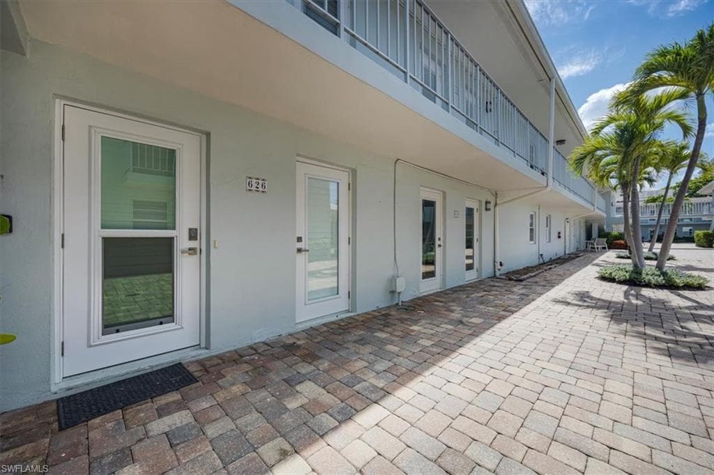 626 12th Ave S 626, Naples, FL 34102-4
