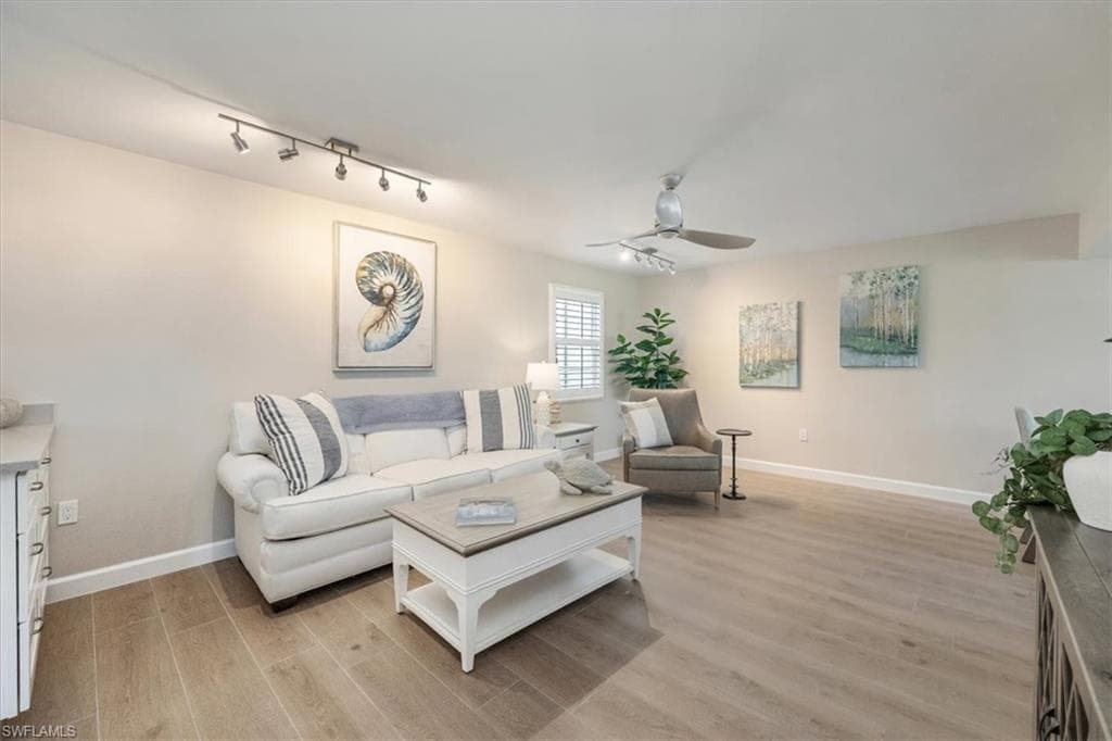 626 12th Ave S 626, Naples, FL 34102-7