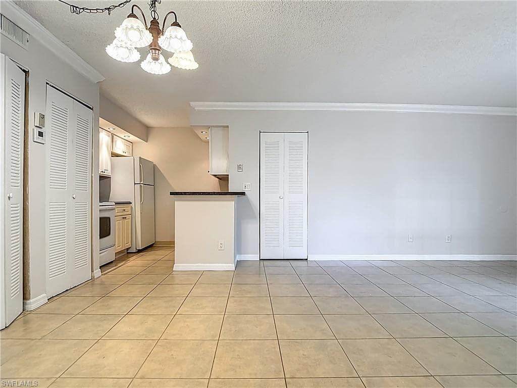 194 Santa Clara Dr 12, Naples, FL 34104-13