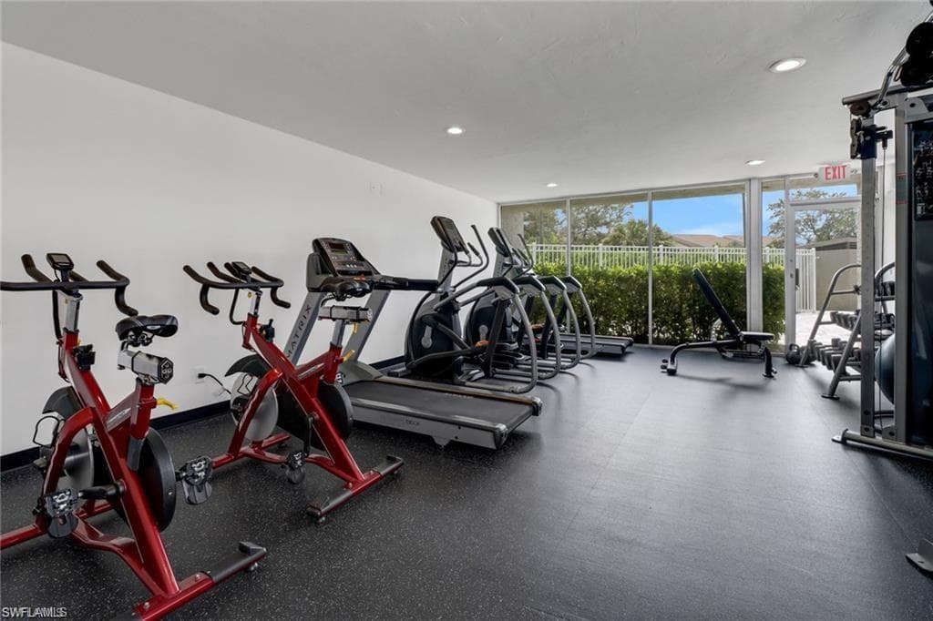 194 Santa Clara Dr 12, Naples, FL 34104-34