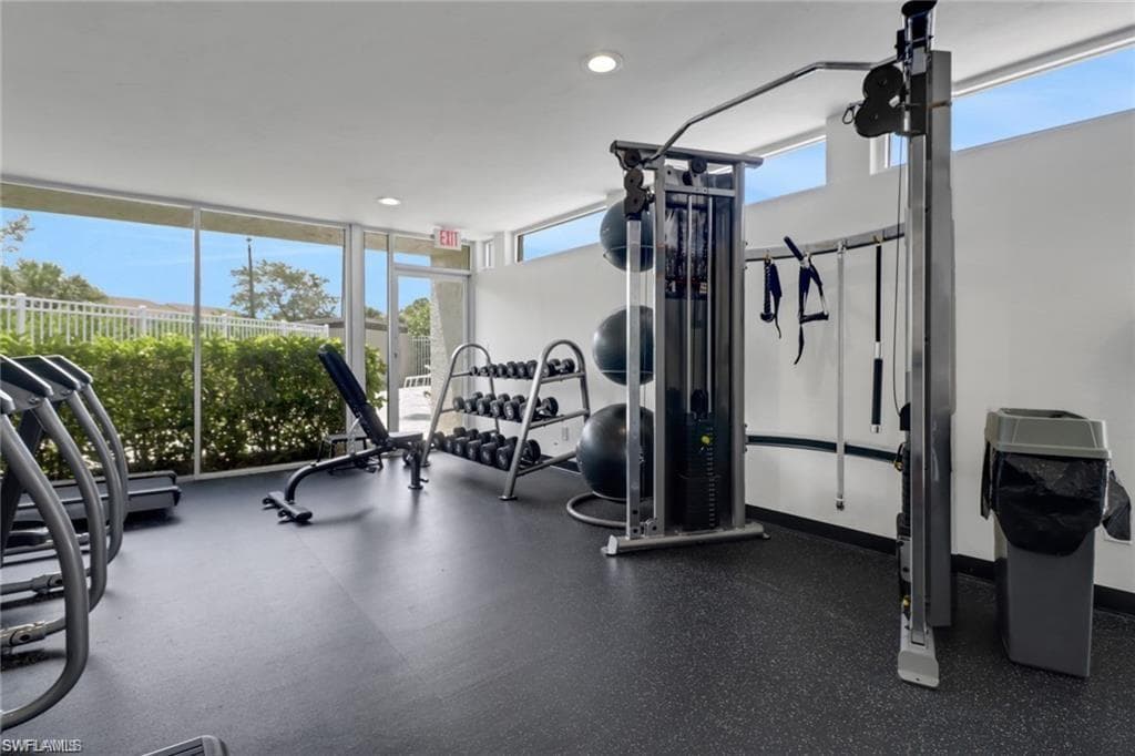 194 Santa Clara Dr 12, Naples, FL 34104-35