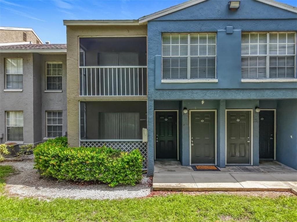 194 Santa Clara Dr 12, Naples, FL 34104-37