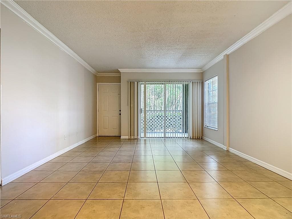 194 Santa Clara Dr 12, Naples, FL 34104-5