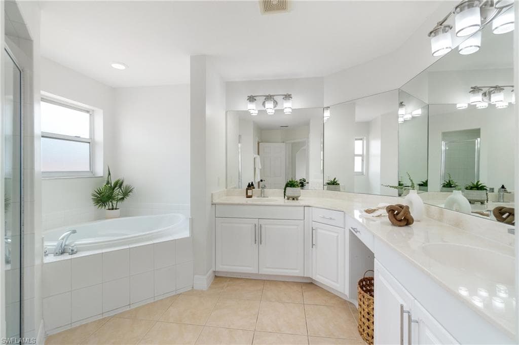 5012 Fairhaven Ln, Naples, FL 34109-21