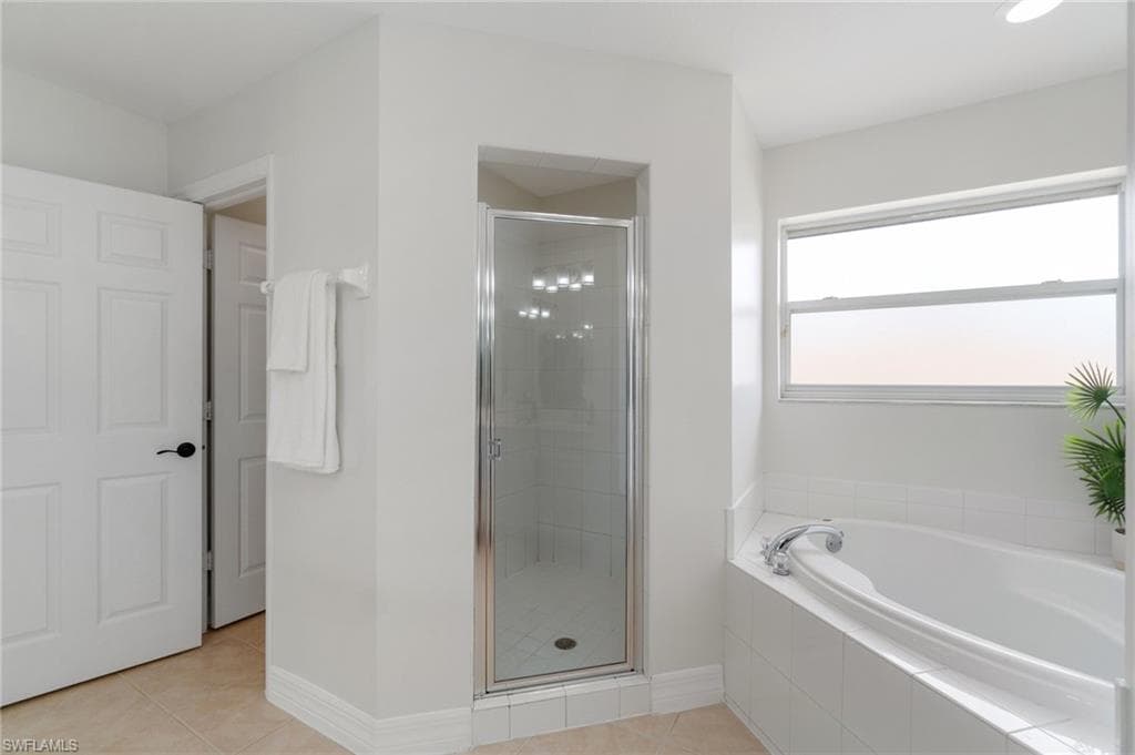 5012 Fairhaven Ln, Naples, FL 34109-22