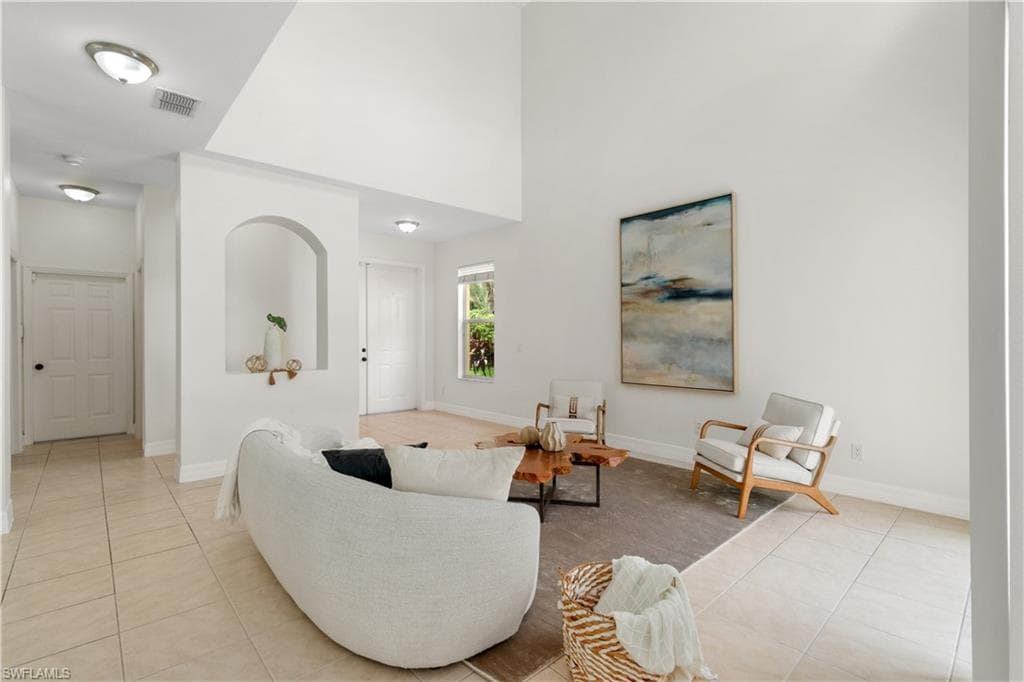 5012 Fairhaven Ln, Naples, FL 34109-3