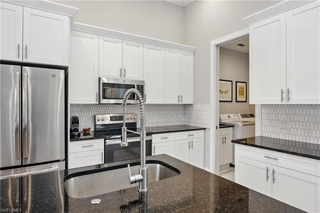 370 Regatta St, Marco Island, FL 34145-10