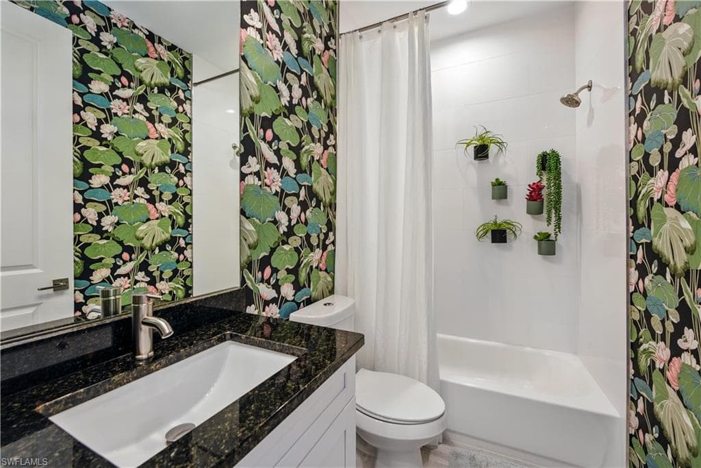 370 Regatta St, Marco Island, FL 34145-19