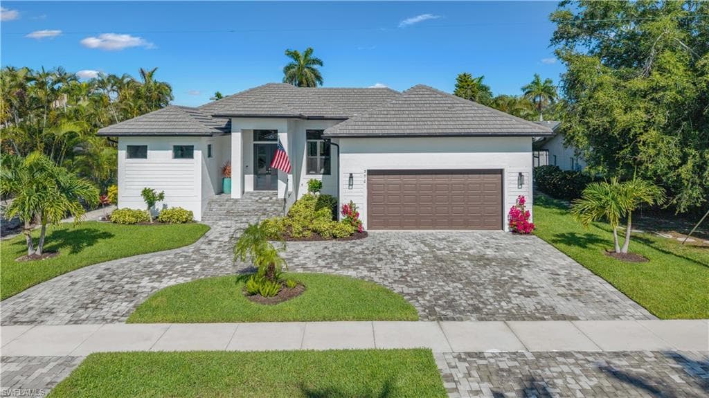370 Regatta St, Marco Island, FL 34145-4
