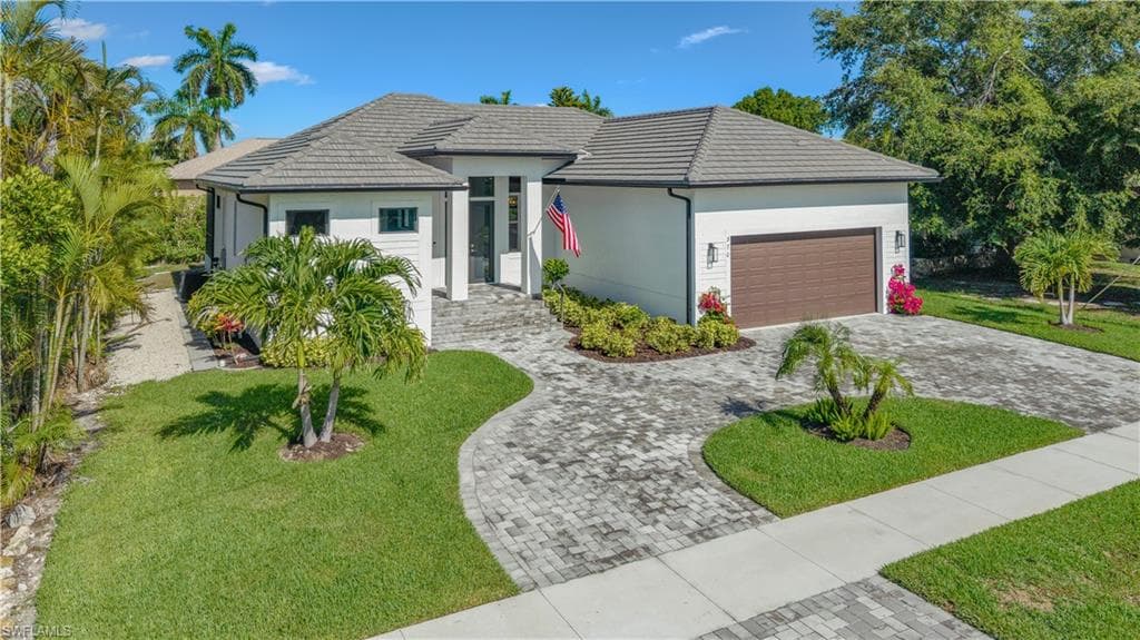 370 Regatta St, Marco Island, FL 34145-5