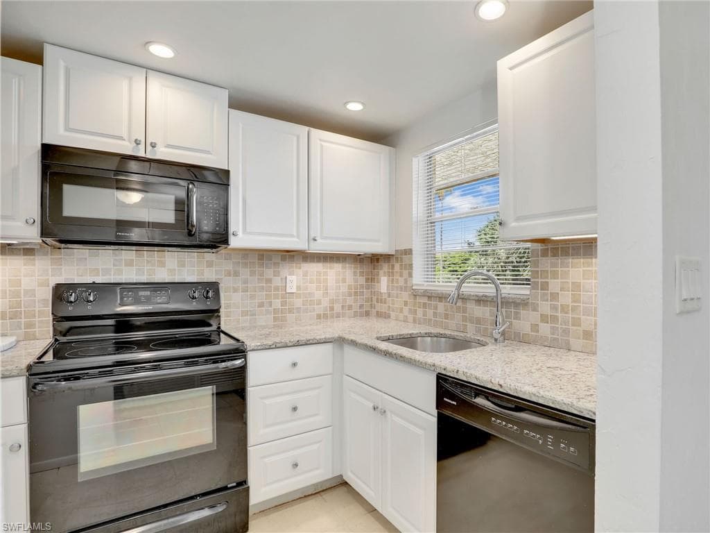 499 Forest Lakes Blvd 207, Naples, FL 34105-15