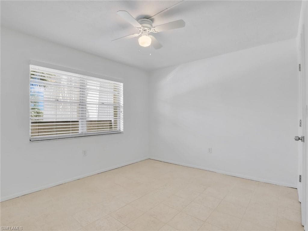 499 Forest Lakes Blvd 207, Naples, FL 34105-21