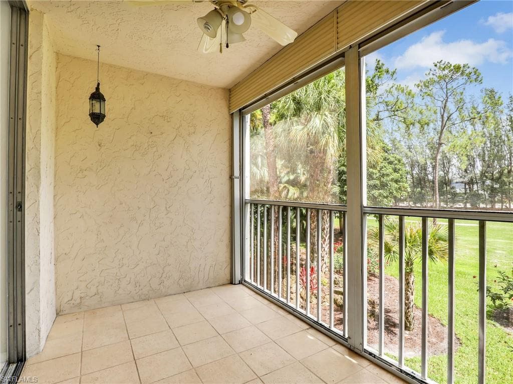499 Forest Lakes Blvd 207, Naples, FL 34105-28