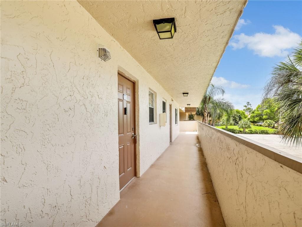 499 Forest Lakes Blvd 207, Naples, FL 34105-3