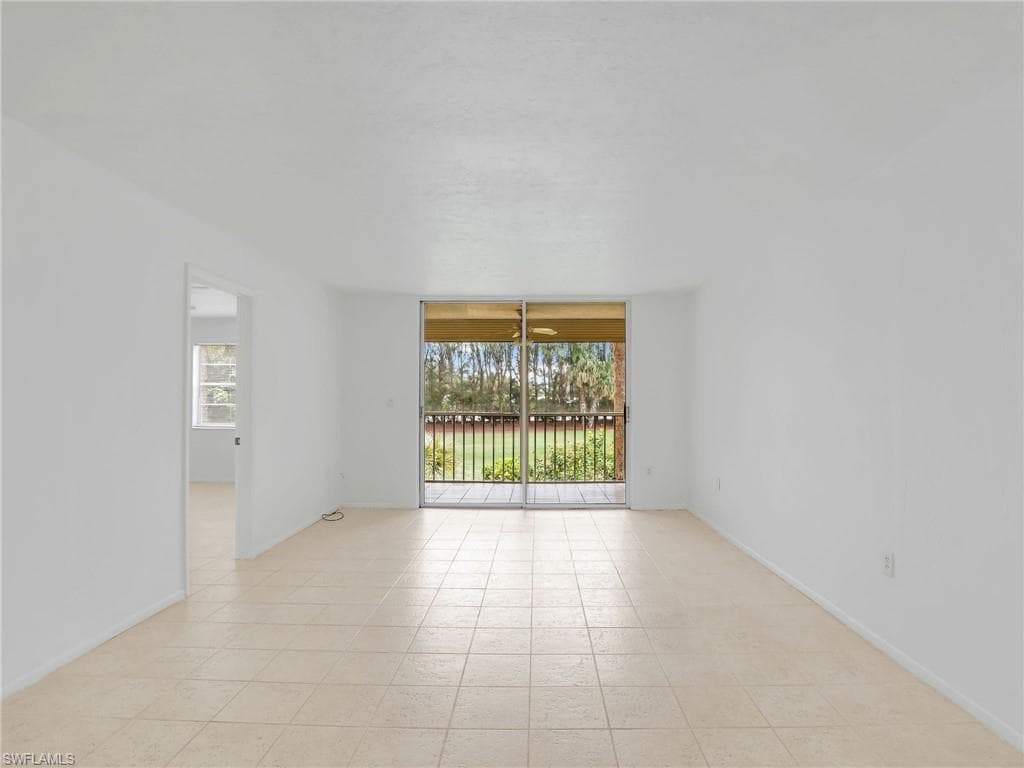 499 Forest Lakes Blvd 207, Naples, FL 34105-6