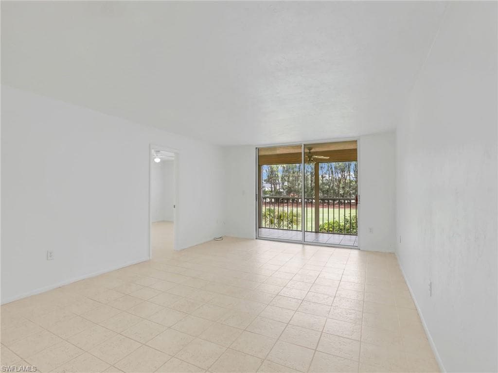 499 Forest Lakes Blvd 207, Naples, FL 34105-8