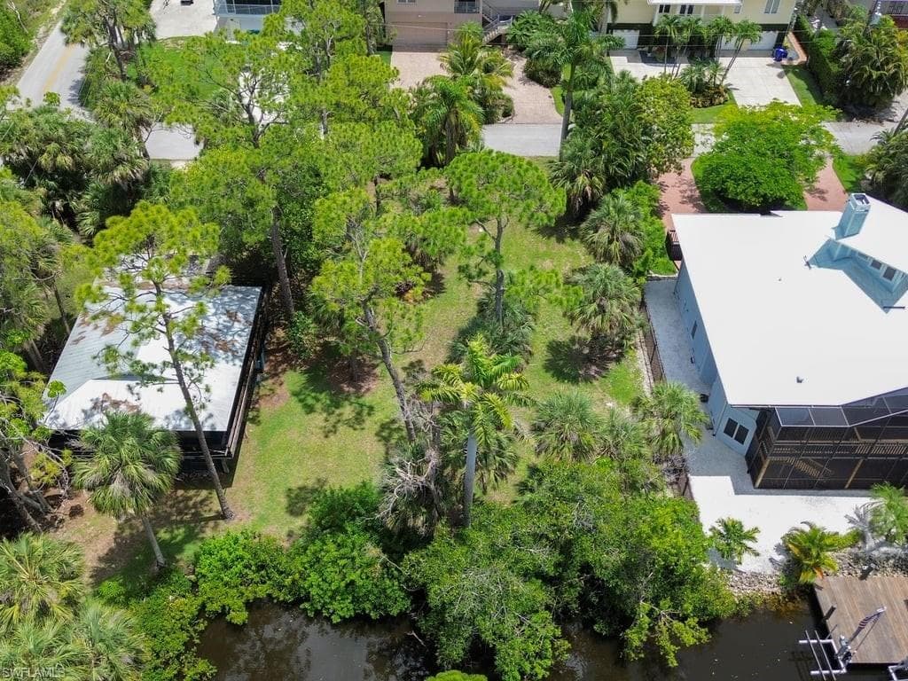 1675 Avion Pl, Naples, FL 34104-11