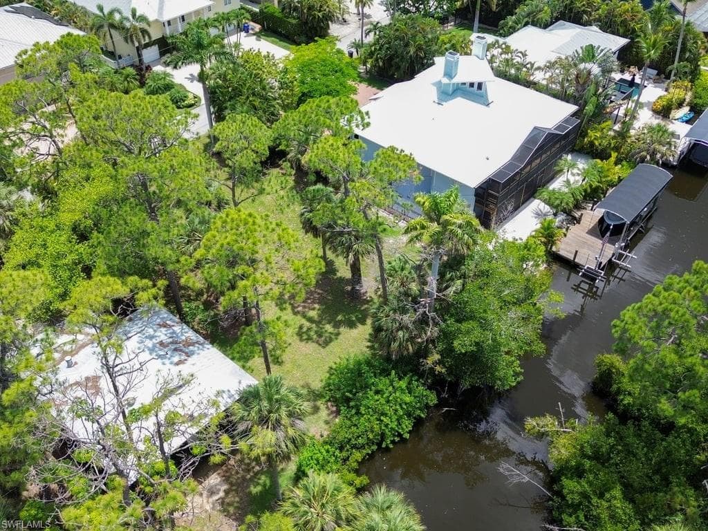1675 Avion Pl, Naples, FL 34104-12