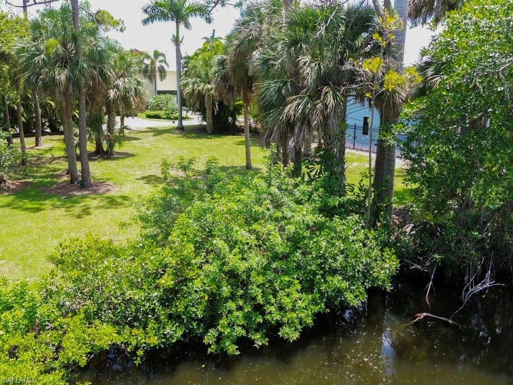 1675 Avion Pl, Naples, FL 34104-13
