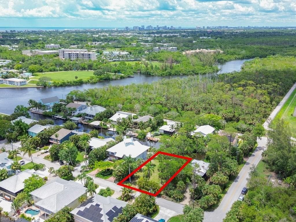 1675 Avion Pl, Naples, FL 34104-15