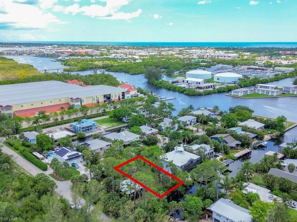 1675 Avion Pl, Naples, FL 34104-16