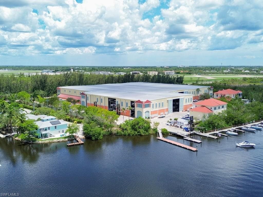 1675 Avion Pl, Naples, FL 34104-17