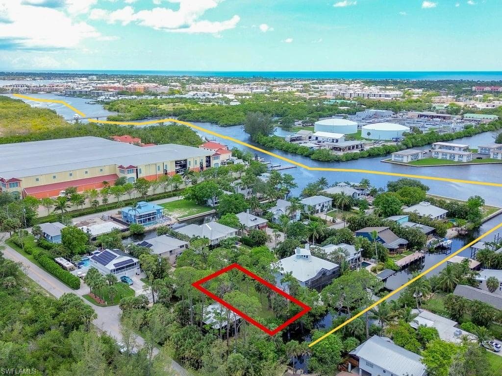 1675 Avion Pl, Naples, FL 34104-2
