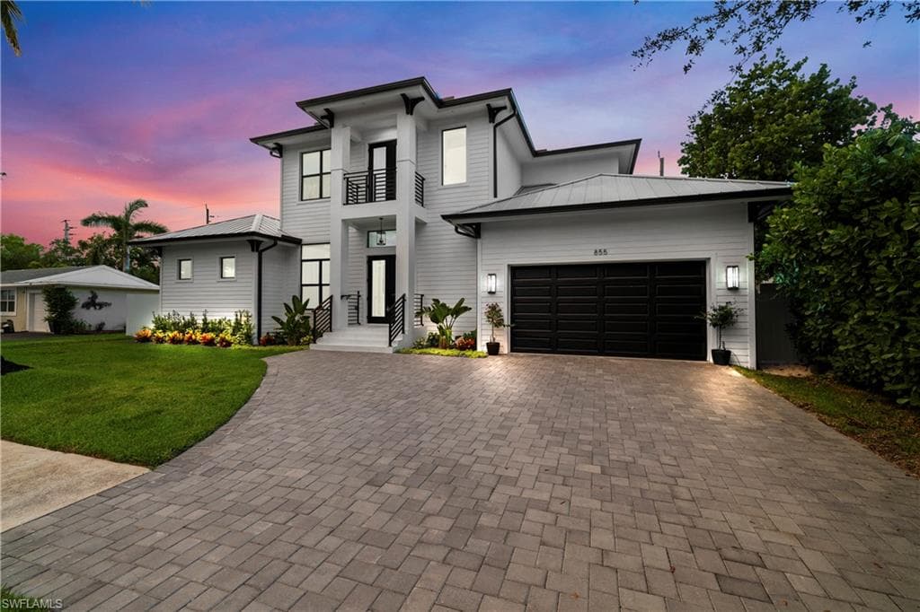 855 10th St N, Naples, FL 34102-36