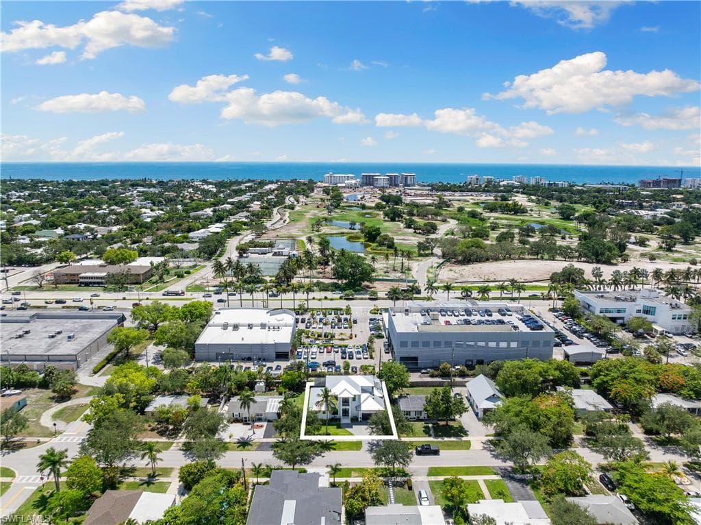 855 10th St N, Naples, FL 34102-38