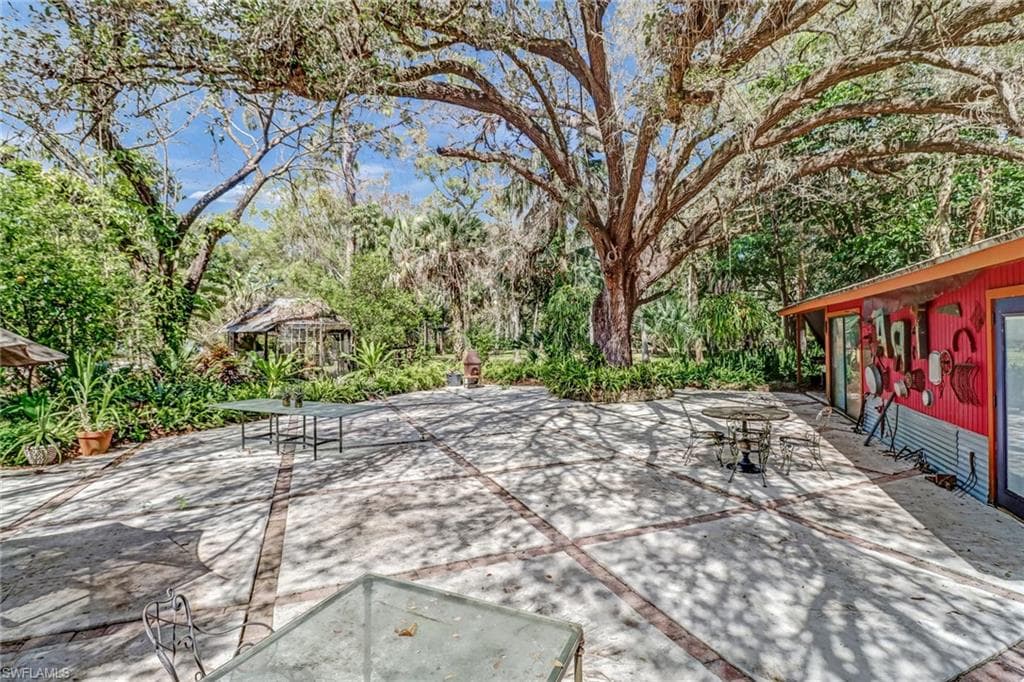 5051 Green Blvd, Naples, FL 34116-9