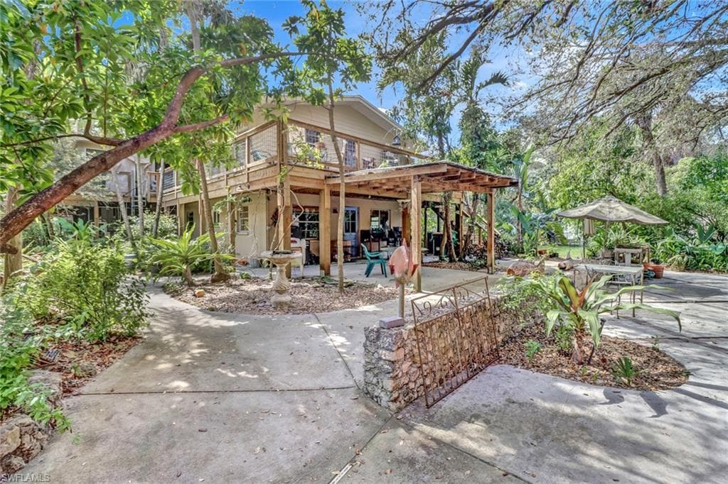 5051 Green Blvd, Naples, FL 34116-3
