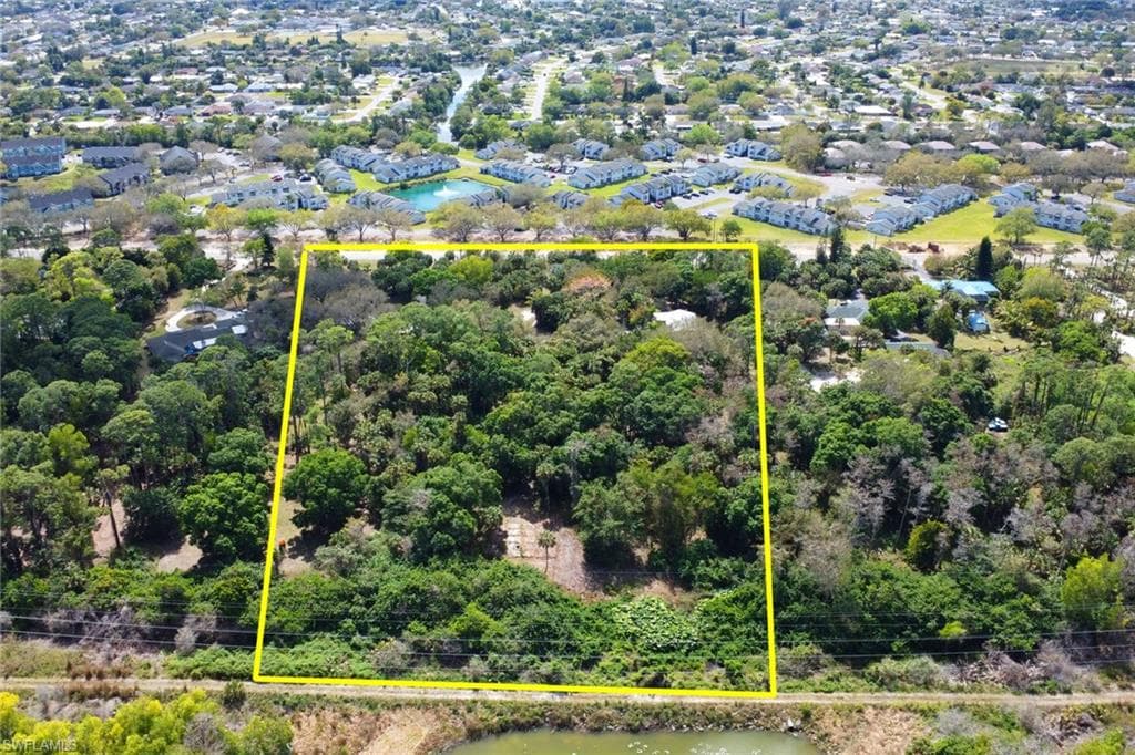 5051 Green Blvd, Naples, FL 34116-4