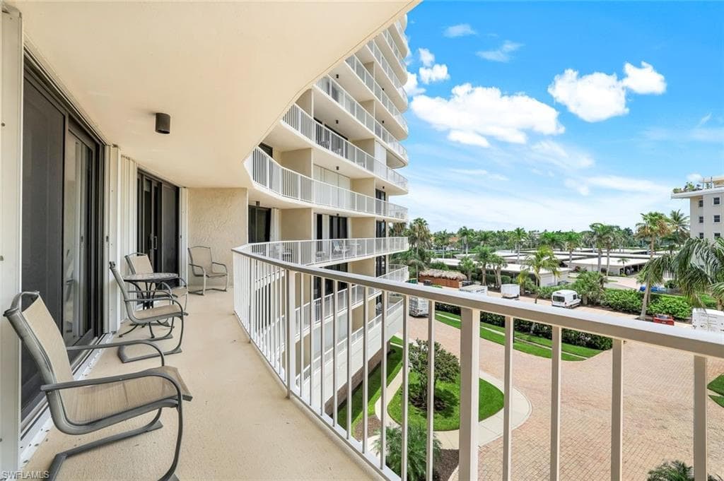 260 Seaview Ct 407, Marco Island, FL 34145-18