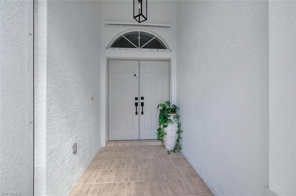 973 Summerfield Dr, Naples, FL 34120-4