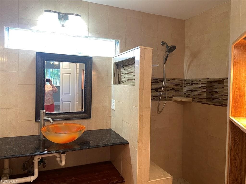 914 Avery St E, Lehigh Acres, FL 33974-15