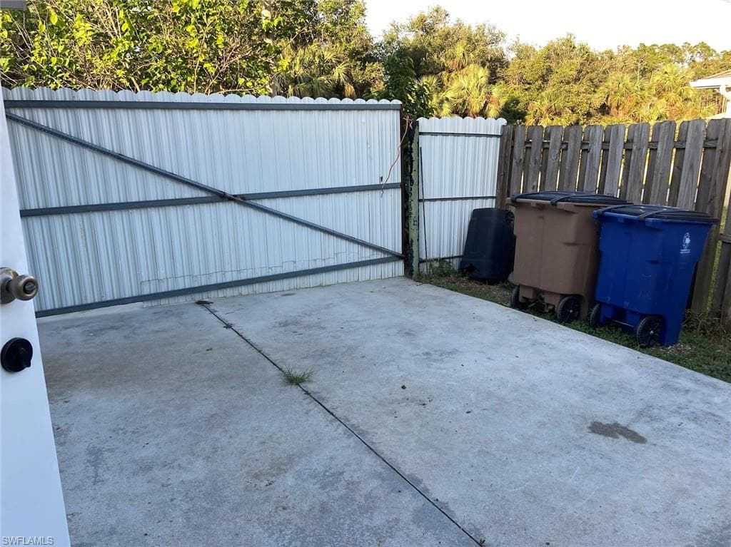 914 Avery St E, Lehigh Acres, FL 33974-25