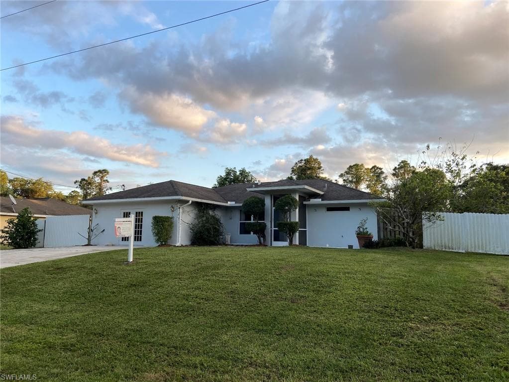 914 Avery St E, Lehigh Acres, FL 33974-3