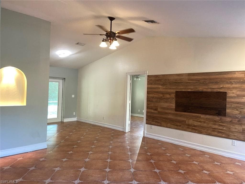 914 Avery St E, Lehigh Acres, FL 33974-5
