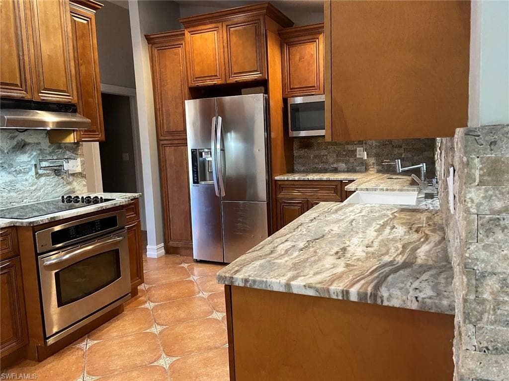 914 Avery St E, Lehigh Acres, FL 33974-7