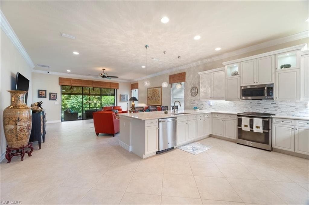 3051 Hudson Ter, Naples, FL 34119-12