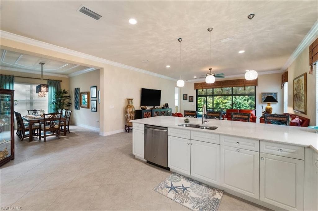 3051 Hudson Ter, Naples, FL 34119-16