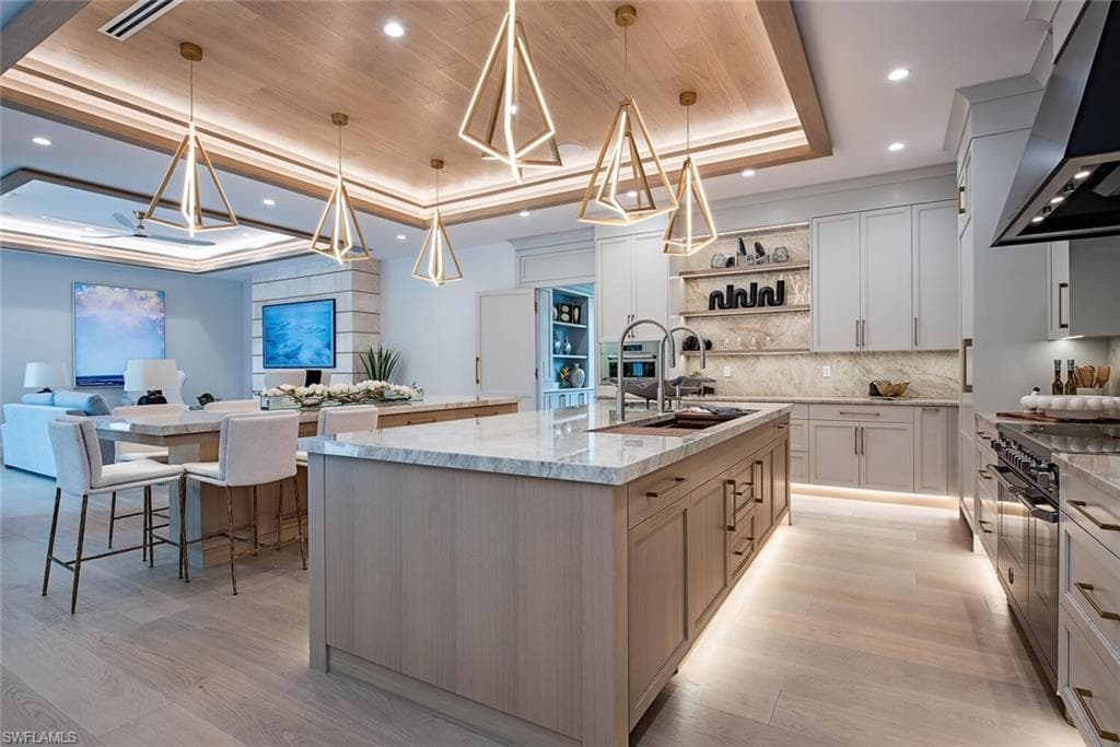 655 Parkview Ln, Naples, FL 34103-11