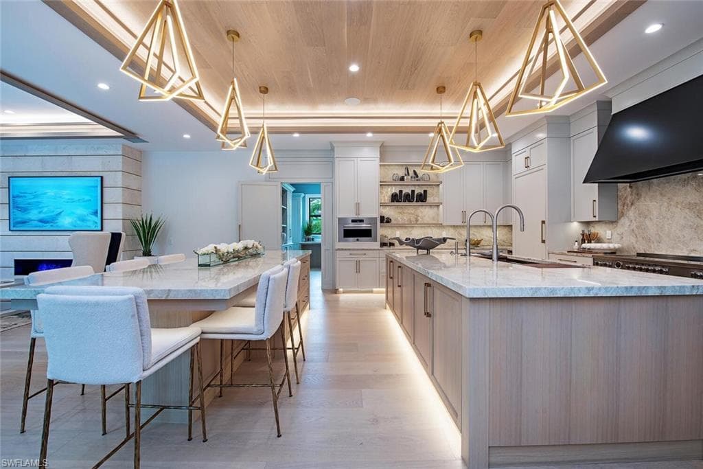 655 Parkview Ln, Naples, FL 34103-12