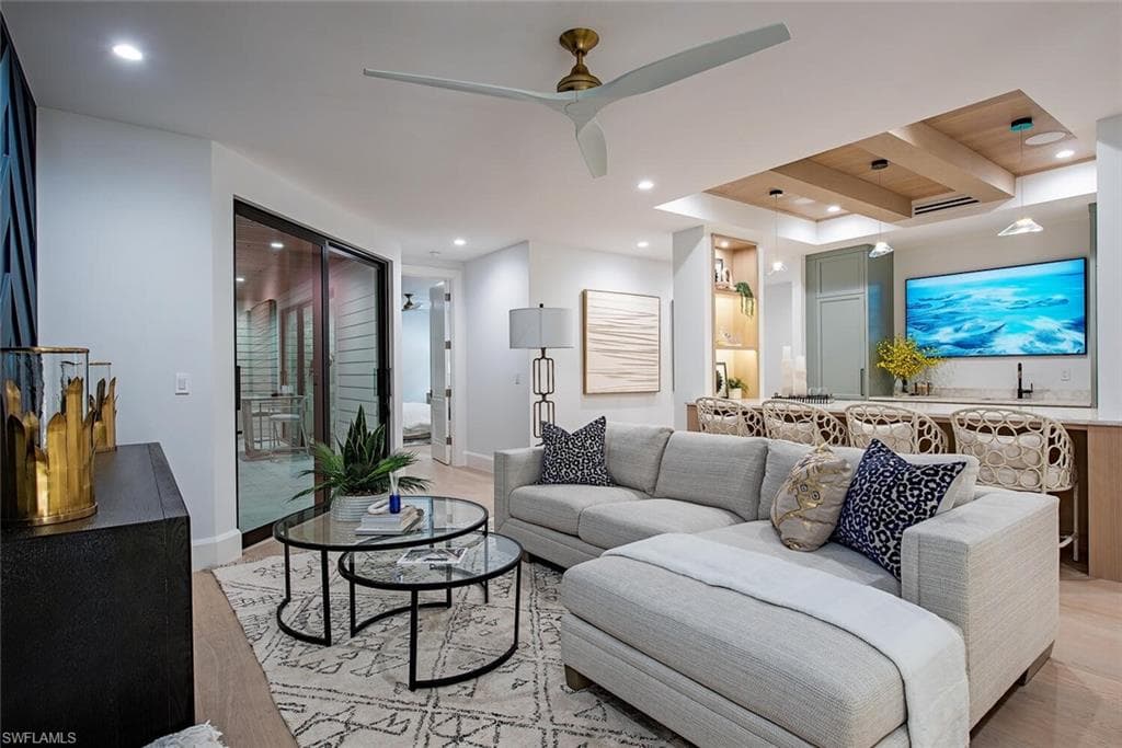 655 Parkview Ln, Naples, FL 34103-20