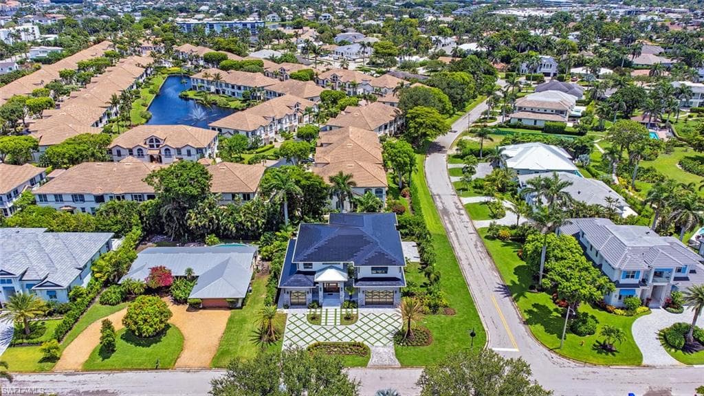 655 Parkview Ln, Naples, FL 34103-37