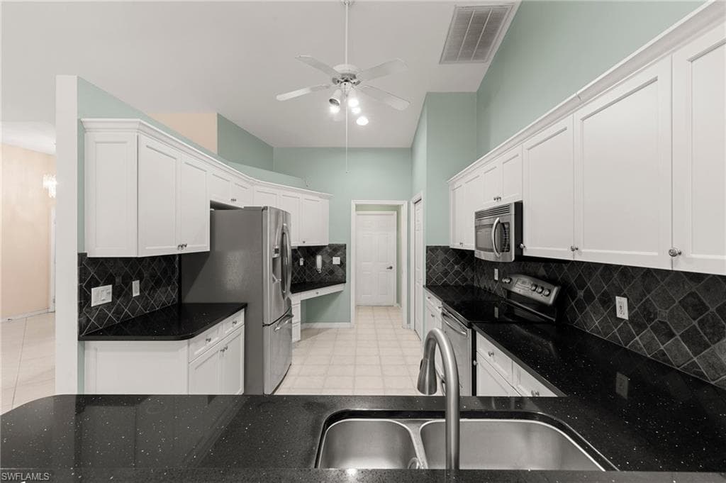 2052 Piccadilly Circus, Naples, FL 34112-9