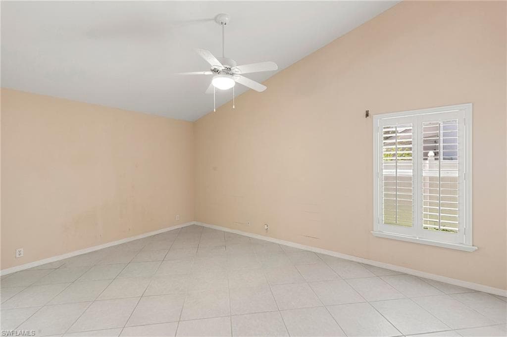 2052 Piccadilly Circus, Naples, FL 34112-13