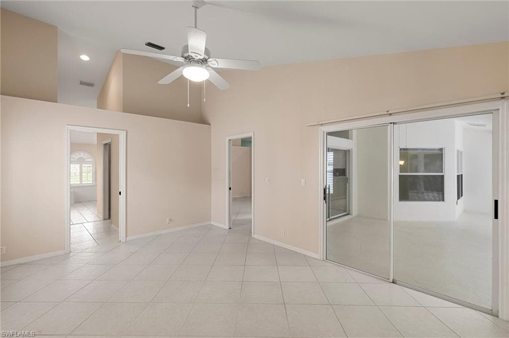 2052 Piccadilly Circus, Naples, FL 34112-14