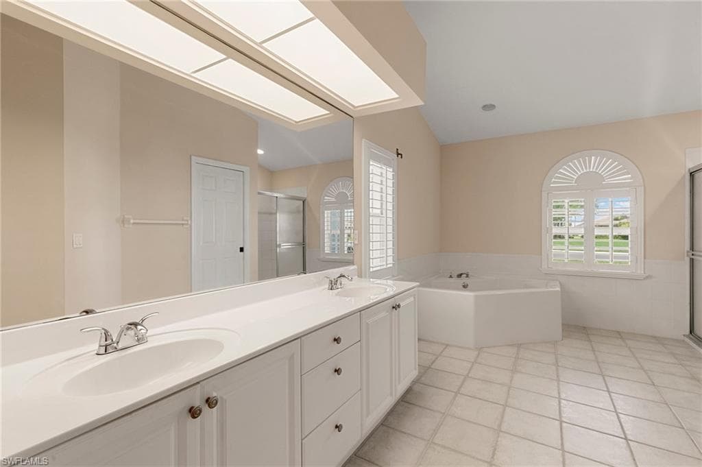 2052 Piccadilly Circus, Naples, FL 34112-15
