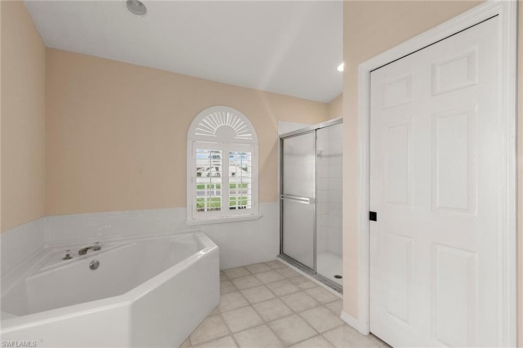 2052 Piccadilly Circus, Naples, FL 34112-16